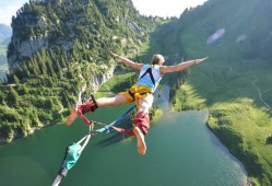 奥运五环旗都是什么颜色，奥运会五环旗的颜色从左到右分别是？