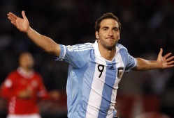 足球联赛裁判表？2021足球裁判规则变更？