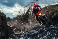 詹姆斯距离卡尔马龙总得分差多少 - 詹姆斯和马龙的数据对比